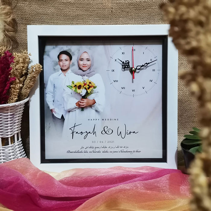 Jual Kado Pernikahan Untuk Sahabat - Jam Dinding Custom Design